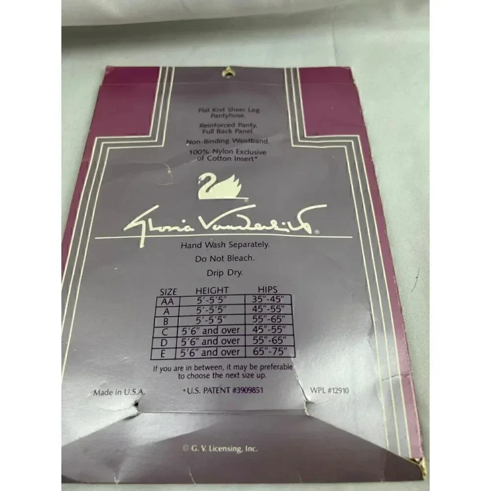 Vintage‎ NEW Gloria Vanderbilt Hosiery Pantyhose Small A Daysheer Sandlefoot Tan